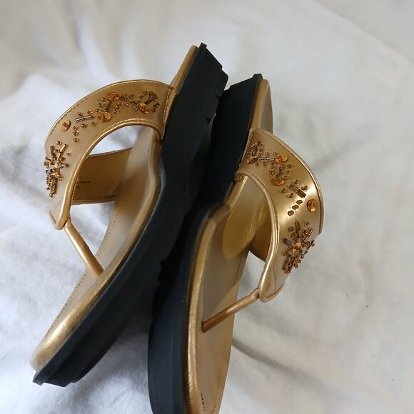 Wear Ever Bare Traps Bongo size 8M gold thong sandals bead and sequin accents - Picture 16 of 16